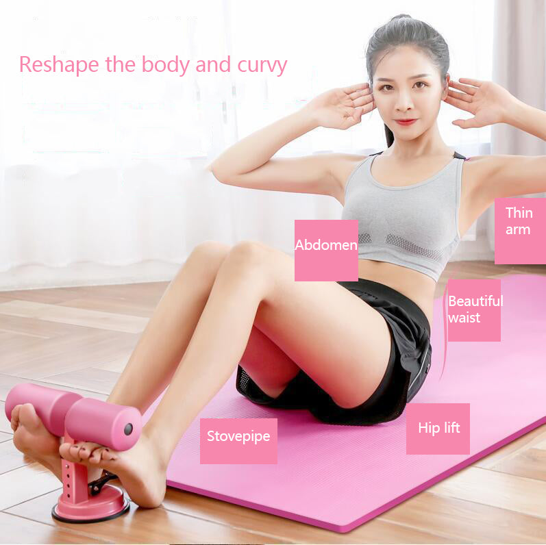 Appareil d’abdominaux à ventouse sur tapis rose, en position de redressement