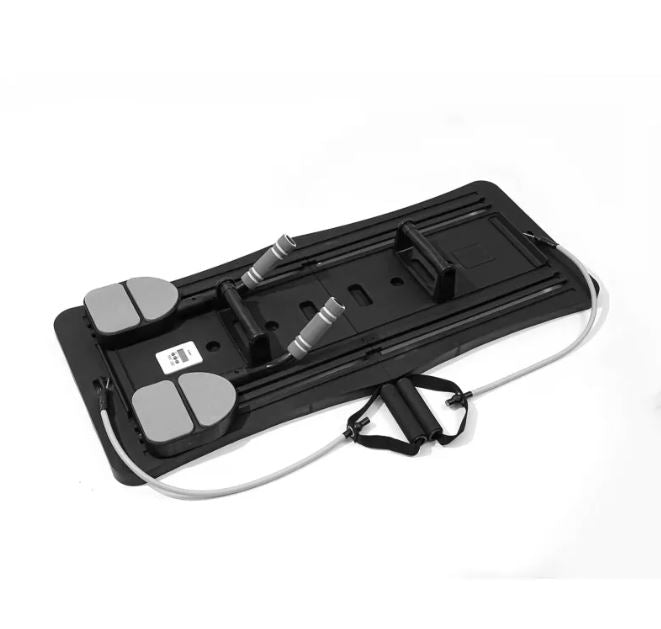 Planche Pilates coulissante compacte noire, accessoires repliés et sangles
