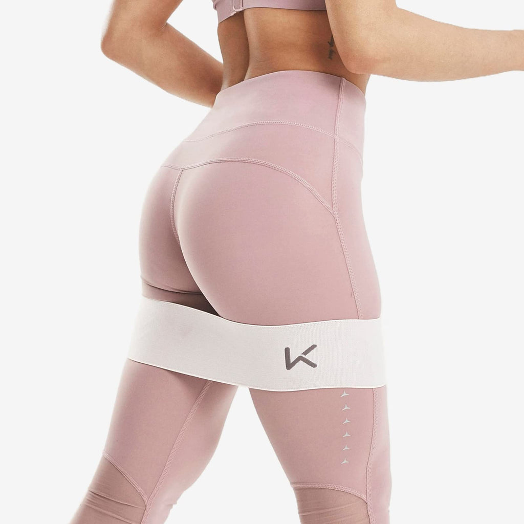 Bande de résistance rose autour des cuisses sur leggings, vue arrière