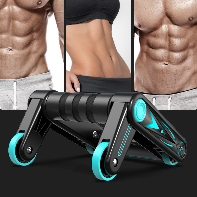 Rouleau de gainage noir turquoise avec roues et poignées antidérapantes, en usage.
