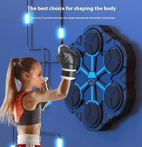 Machine de boxe cible circulaire noire, bordures bleues, avec gant de boxe.